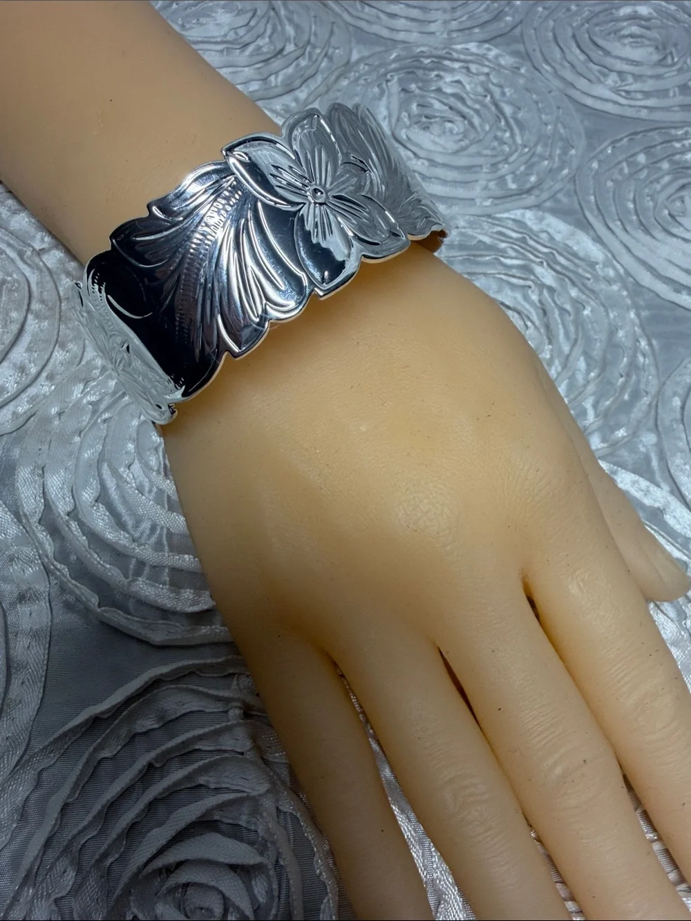 Hawaiian High Quality Silver Filled Plumeria Bangle